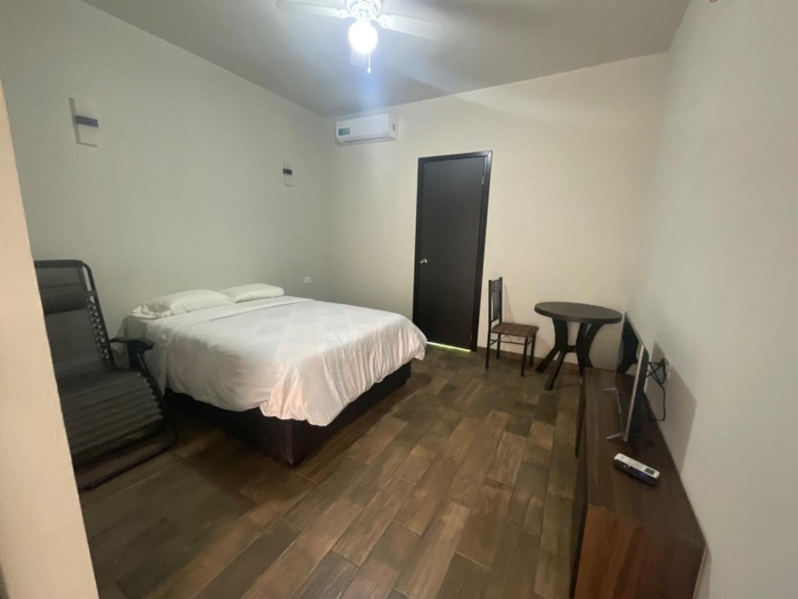 Hotel & Hostal 230 Вальядолид Экстерьер фото